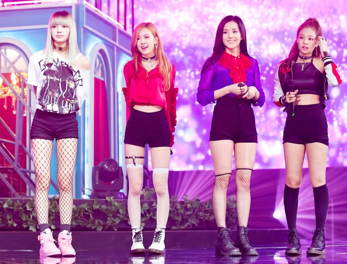 Không chỉ Yoona, đến lượt Rosé cũng có siêu năng lực biến chân vòng kiềng thành chân thẳng ảnh 2