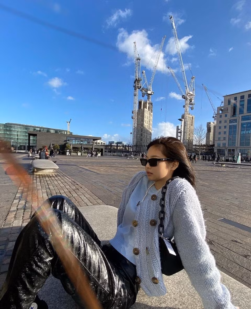 Vì đâu netizen nghi ngờ Jennie (BLACKPINK) bí mật sở hữu thương hiệu thời trang riêng? ảnh 4