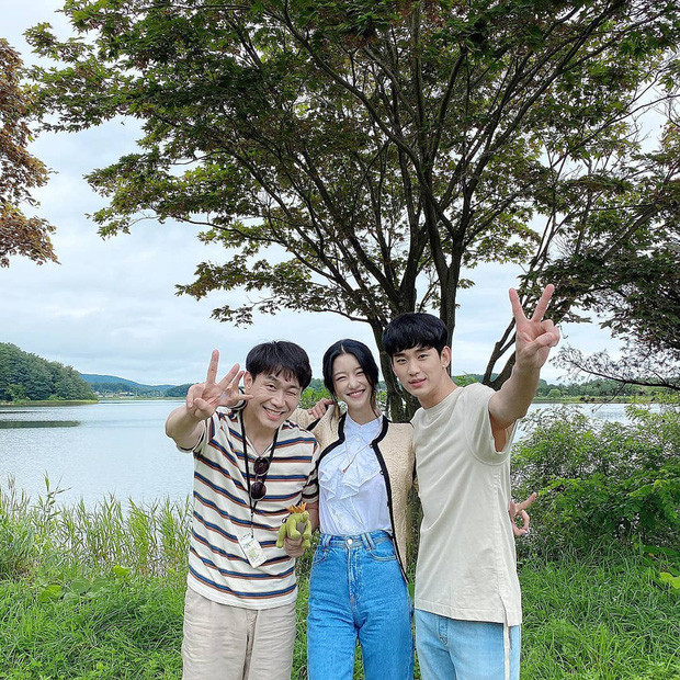 Bên cạnh “vòng eo nhỏ siêu thực”, Seo Ye Ji còn sở hữu cực phẩm khác trong mắt người Hàn ảnh 3