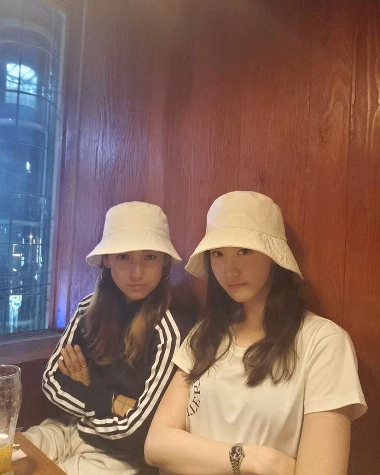 Hai nữ thần Lee Hyori, Yoona viết thư xin lỗi vì hành động bất cẩn giữa mùa dịch ảnh 1