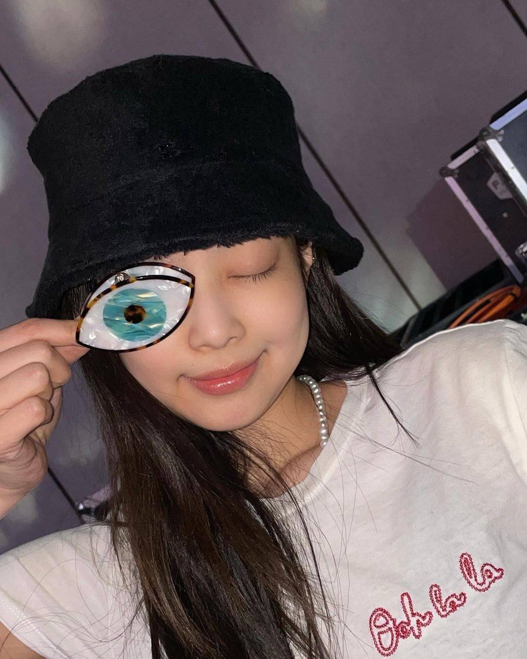 Cao thủ phối đồ kiêm thánh tiết kiệm gọi tên Jennie: Biến hóa khôn lường với chiếc cặp tóc ảnh 3