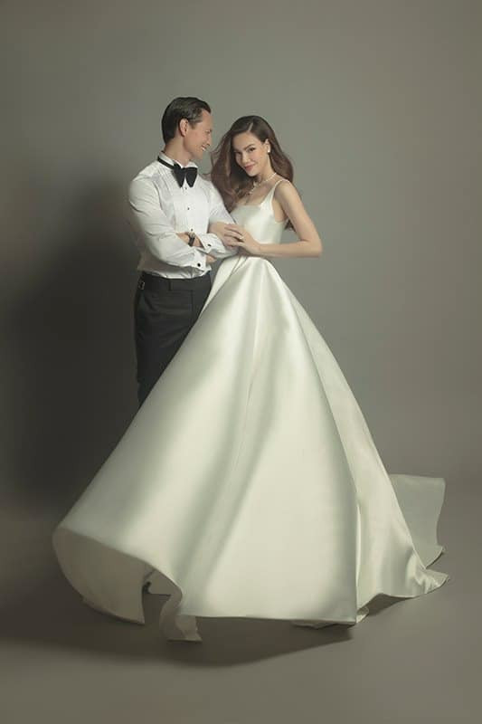 Soi váy cưới của Hồ Ngọc Hà trong bộ ảnh “rất giống ảnh cưới”: Đơn giản mà cực kiêu sa! ảnh 5
