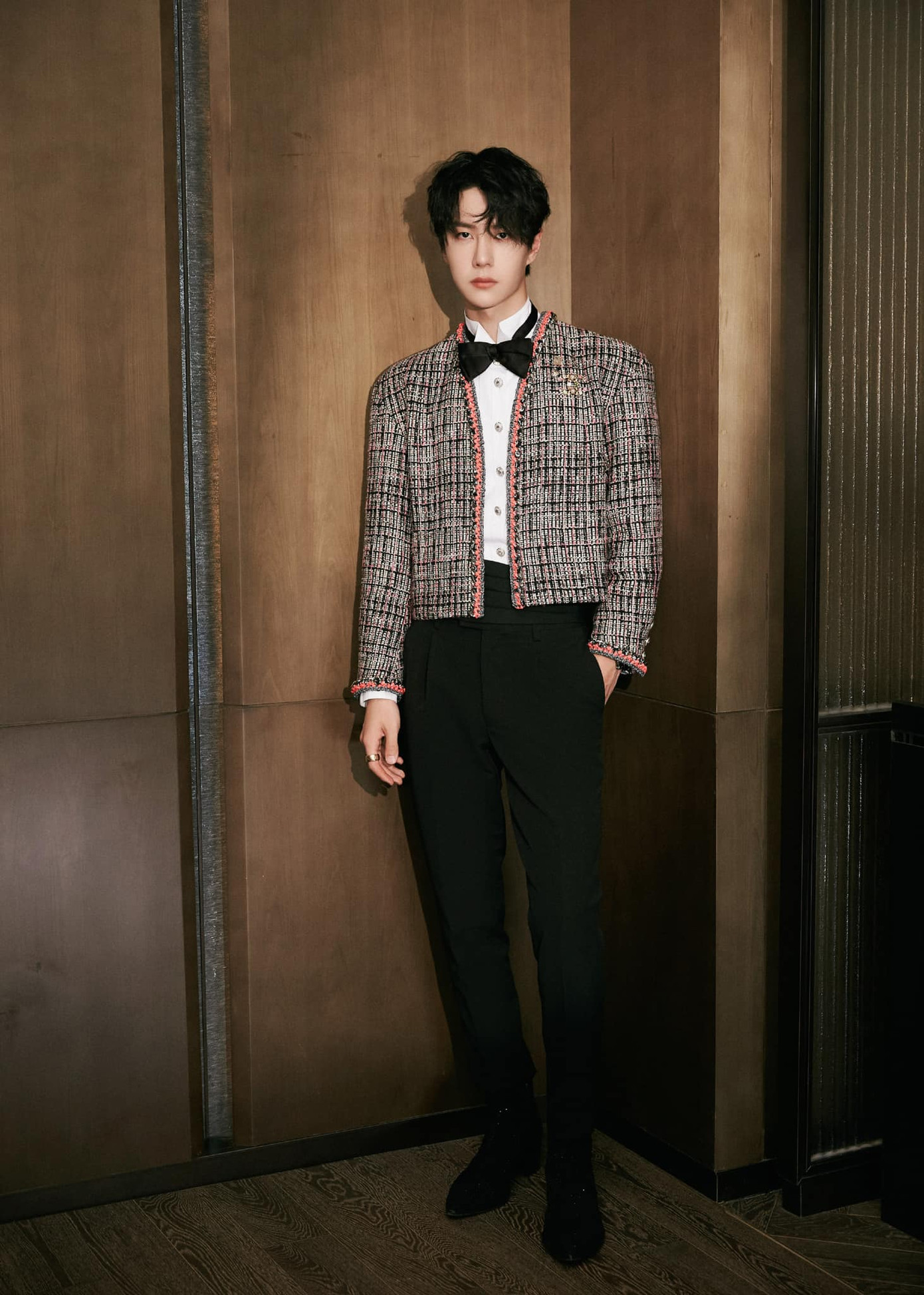 Chưa bao giờ sao nam C-Biz mặc đồ thời trang cuốn hút đến thế ở “Tinh Quang Đại Thưởng” ảnh 2