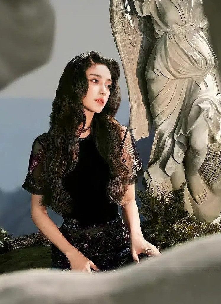 Cùng là “nàng thơ Dior” nhưng Jisoo BLACKPINK vẫn có thứ phải chịu thua Angela Baby ảnh 4