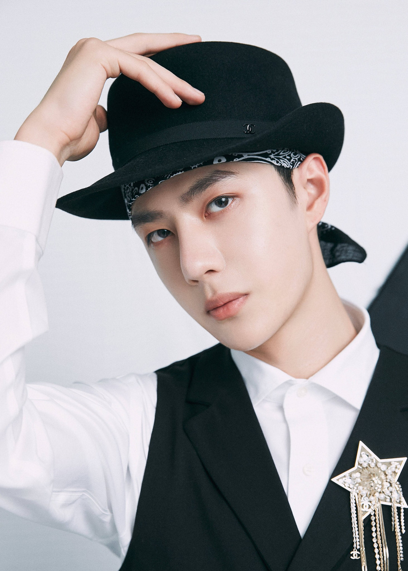 Lộ cảnh tắm trong “Hữu Phỉ”, Vương Nhất Bác không giấu được vóc dáng gầy gò đáng báo động ảnh 3