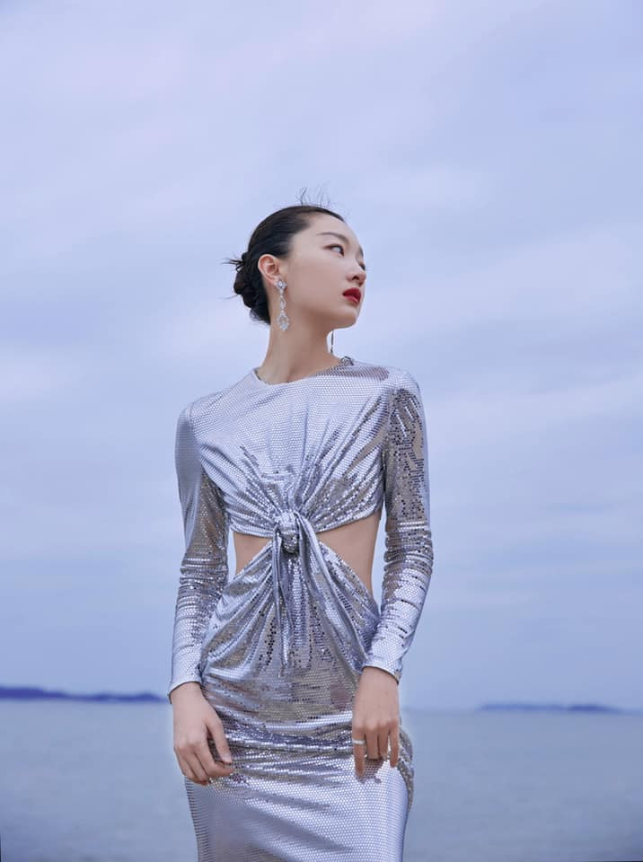 Học ngay Tam kim Ảnh hậu Châu Đông Vũ tuyệt chiêu này để “dù phẳng vẫn đẹp” ảnh 9