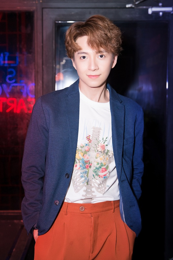 Ngô Kiến Huy đón tuổi mới tưng bừng: Sinh nhật biến thành mini show, hát gần 20 bài ảnh 3