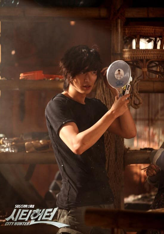 Soi gương mọi lúc mọi nơi, Lee Min Ho quả đúng là “Quân vương của những chiếc gương” ảnh 5