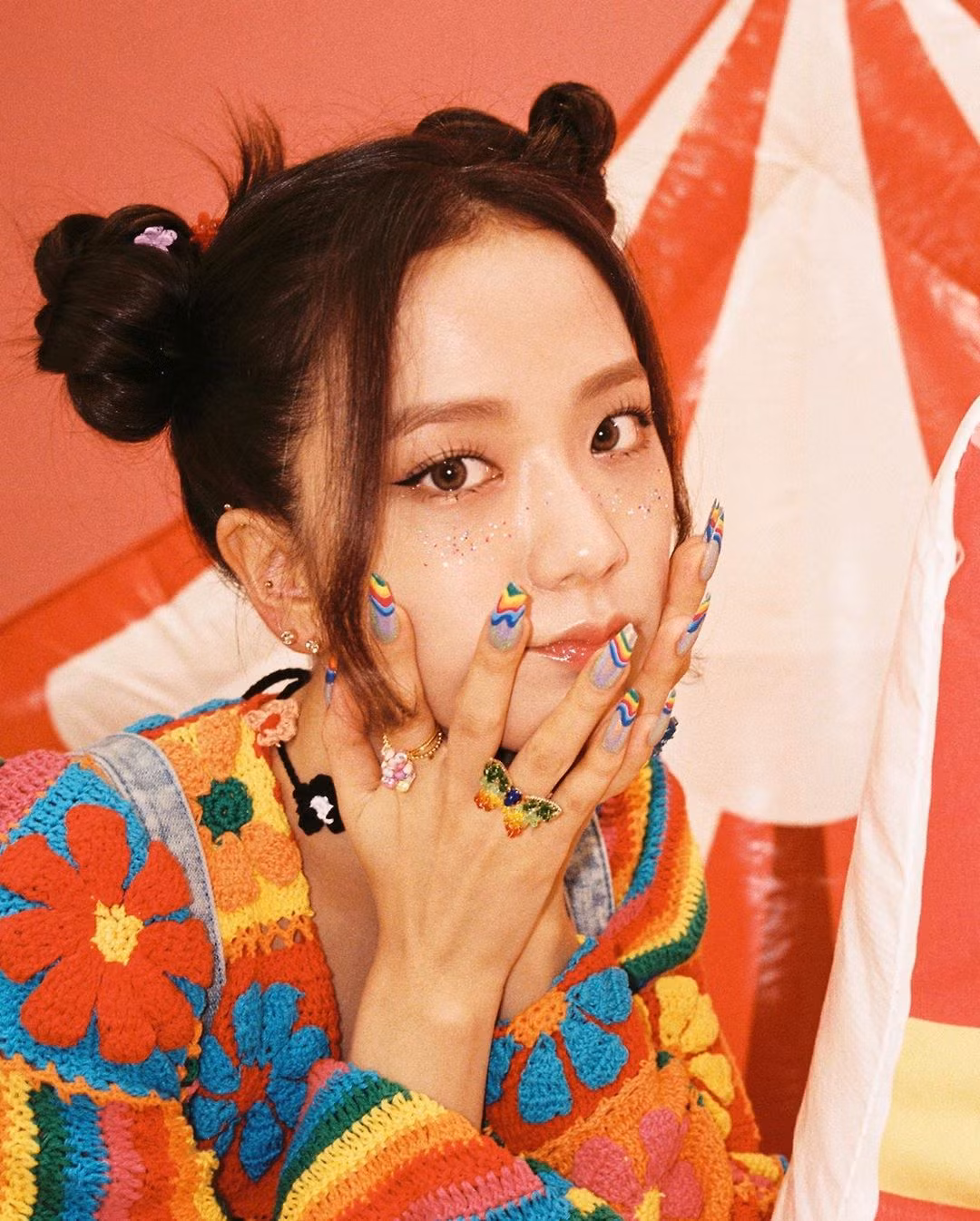 Chỉ có thể là Jisoo (BLACKPINK): Ảnh chụp hậu trường còn đẹp hơn cả trong MV “Ice cream” ảnh 8