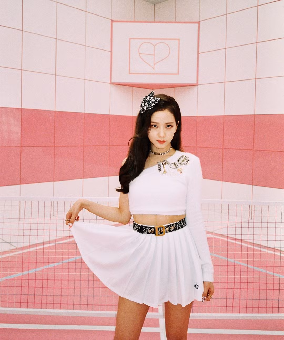 Chỉ có thể là Jisoo (BLACKPINK): Ảnh chụp hậu trường còn đẹp hơn cả trong MV “Ice cream” ảnh 4