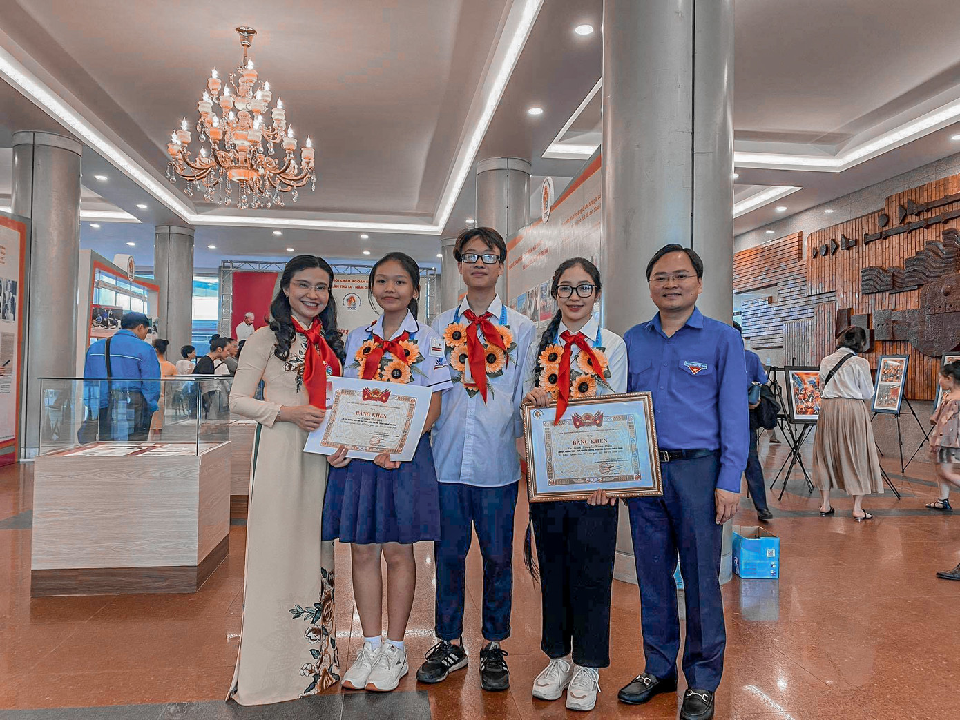 Hoàng Thị Yến chọn cho mình con đường phát triển tham gia các hoạt động ngoại khóa để rèn luyện kỹ năng Nếu không dũng cảm “phá kén”, sao bạn gặp được phiên bản tốt hơn của chính mình? ảnh 8
