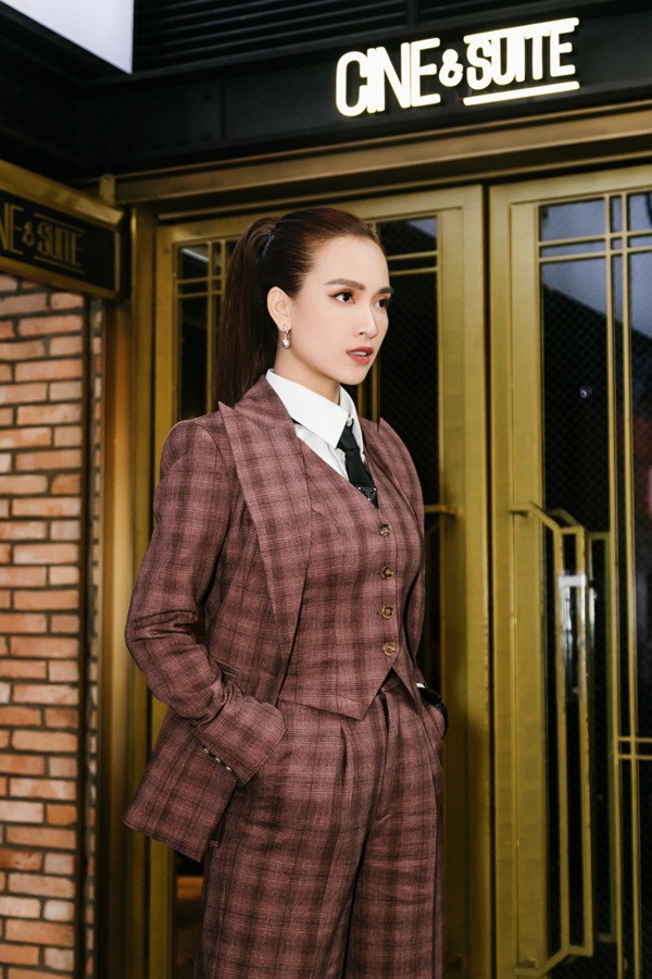 Ái Phương hóa soái tỷ cực cá tính, khoe luôn nhạc phim “Bằng Chứng Vô Hình” ảnh 2