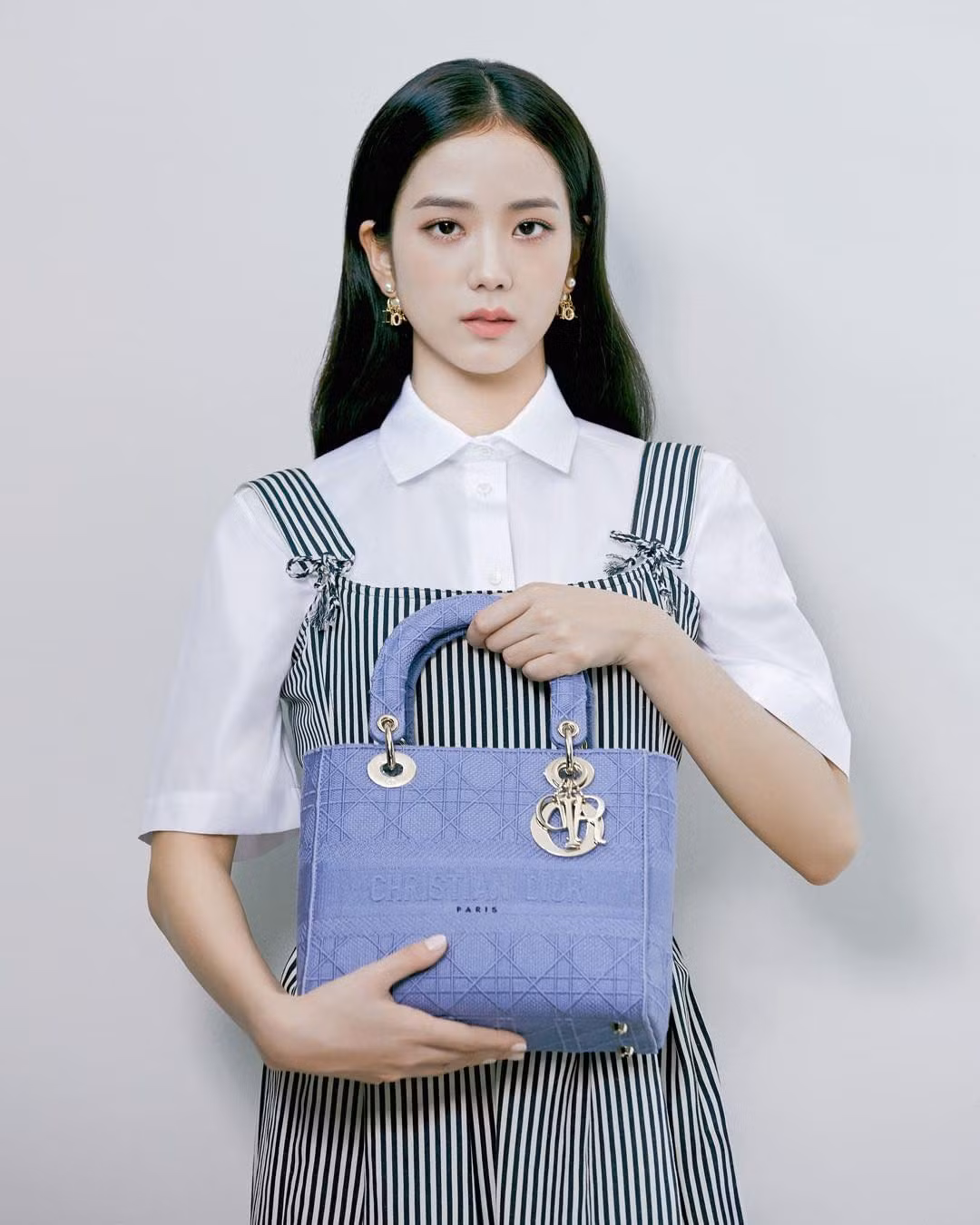 Cùng là “nàng thơ Dior” nhưng Triệu Lệ Dĩnh và Jisoo (BLACKPINK) lại hiếm khi đụng hàng ảnh 3