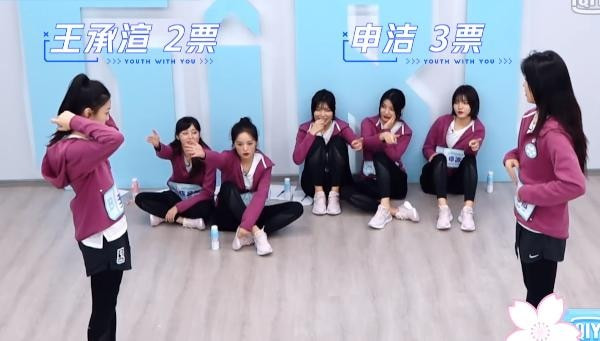 Ngán ngẩm trước loạt phốt “to đùng” của nhóm chị em sinh 4 trong “Thanh Xuân Có Bạn 2” ảnh 4