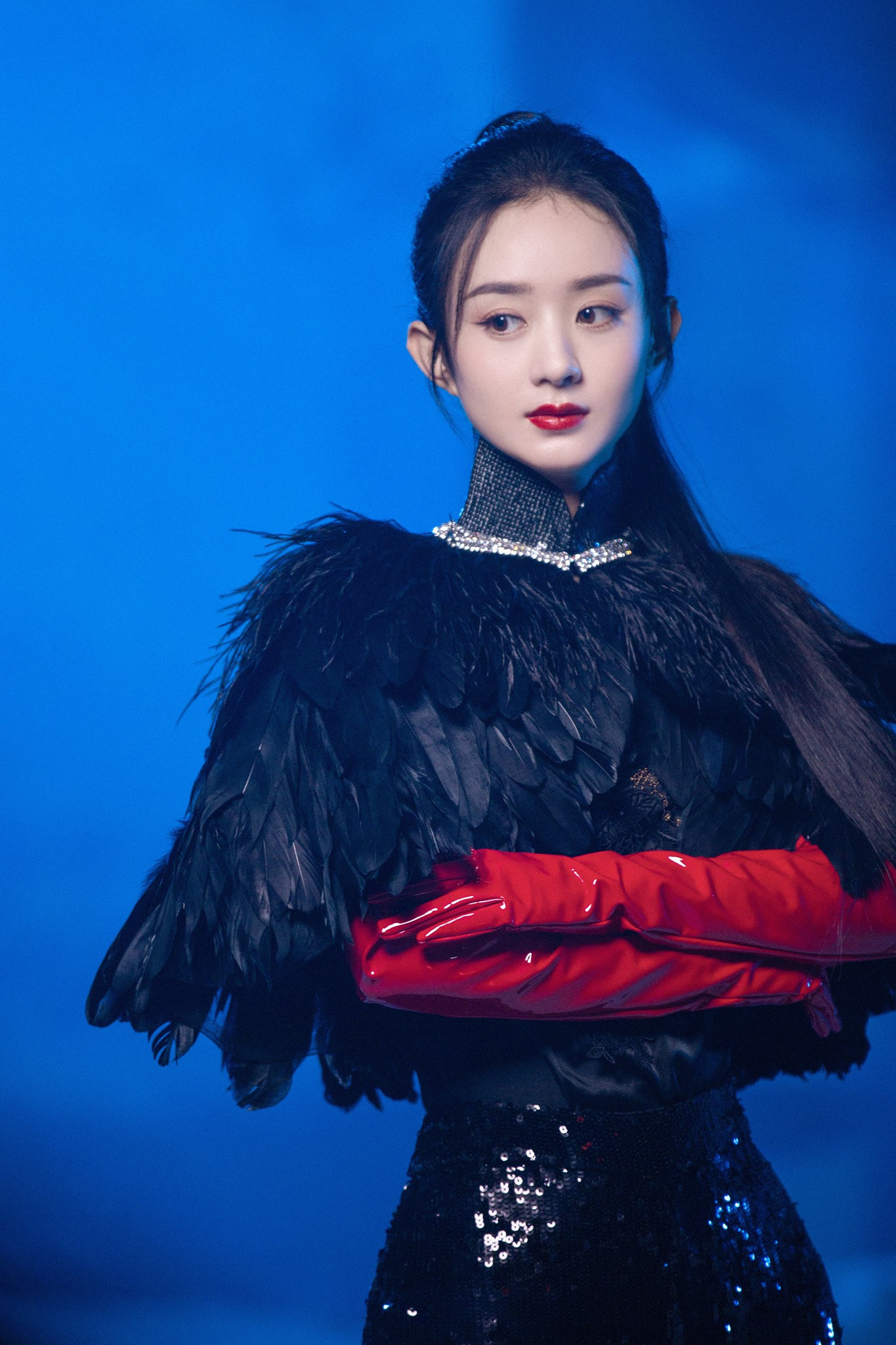 Cùng tạo hình công chúa Raya, Hoa hậu H'Hen Niê và Triệu Lệ Dĩnh ai thần thái hơn? ảnh 5