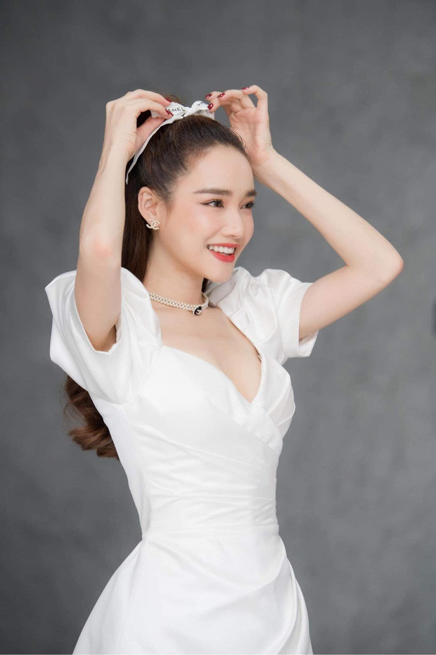 “Bắt trend” buộc tóc như Jennie (BLACKPINK), nhan sắc Nhã Phương thăng hạng đáng kể ảnh 2
