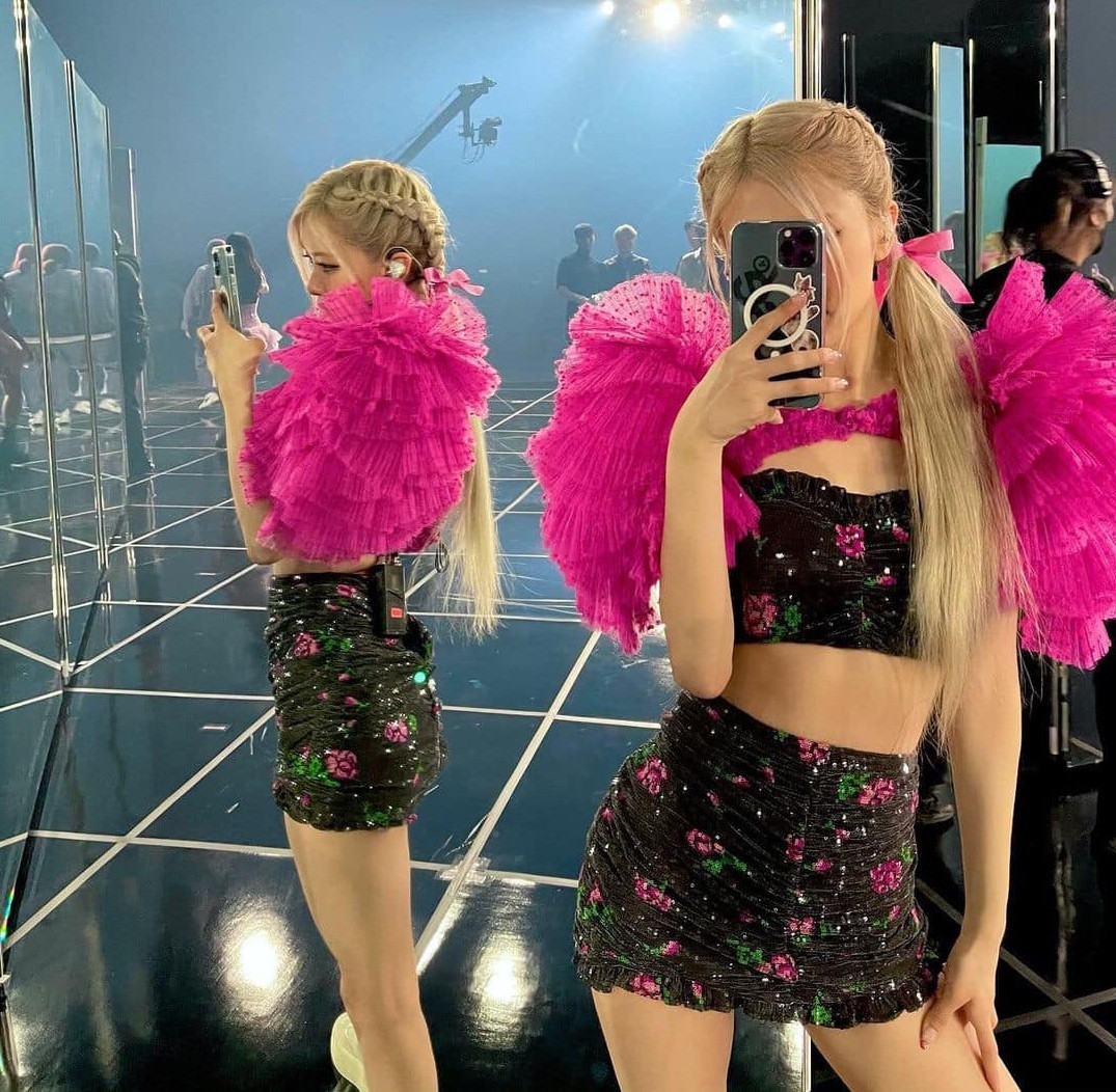 Ngạc nhiên chưa, Rosé mang hẳn áo phao lên sân khấu mà vẫn được khen đẹp ảnh 7