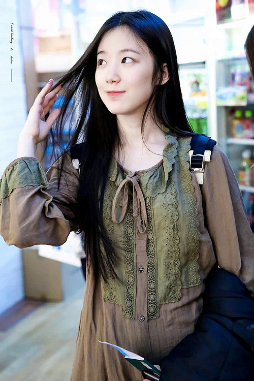 Sở hữu da đẹp nét xinh sẵn rồi nên những idol này thường xuyên khoe mặt mộc ảnh 4