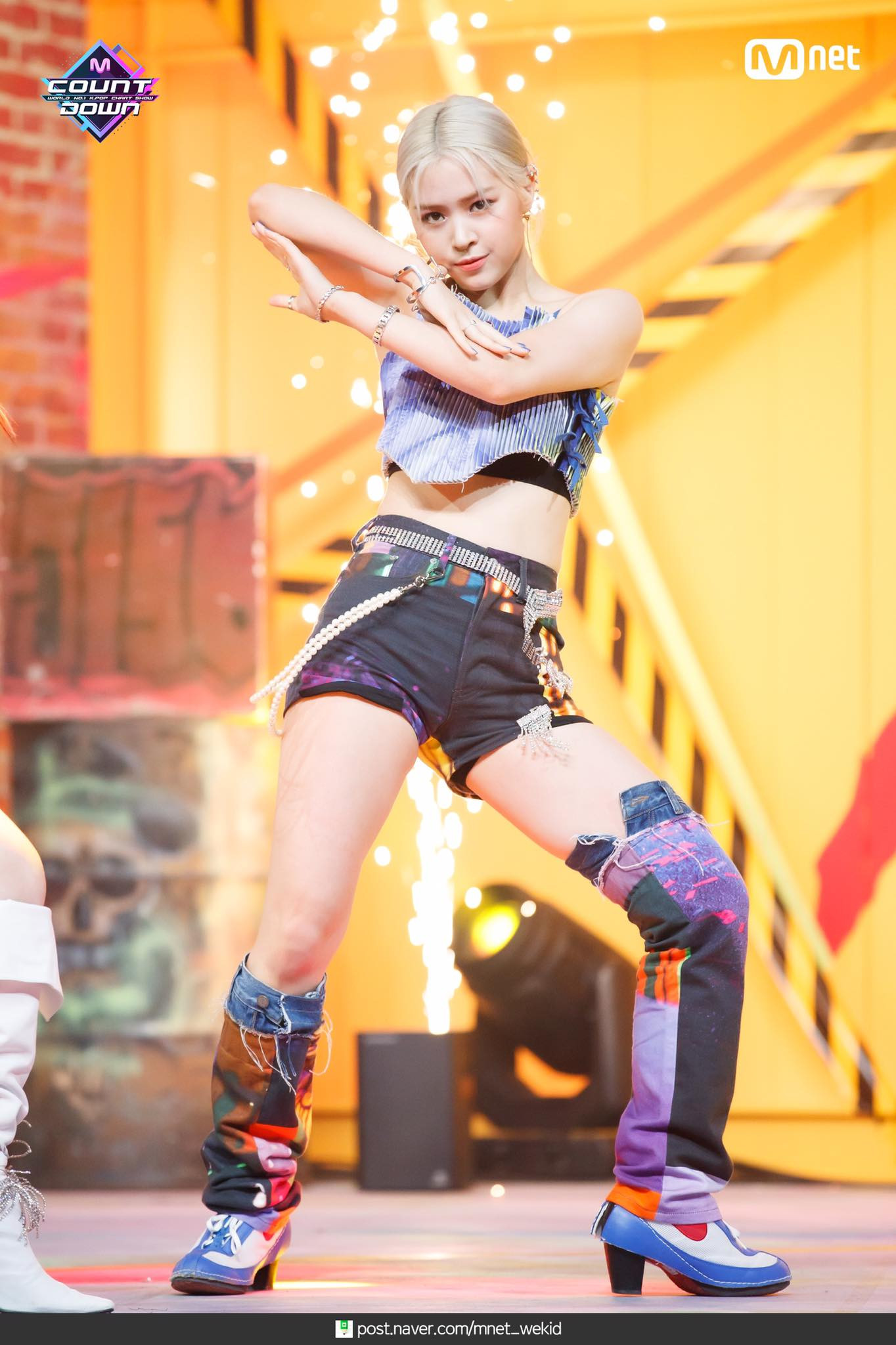 Chọn đồ xấu đã đành, stylist ITZY còn bị tố khiến Shin Ryu Jin gặp nguy hiểm vì trang phục ảnh 6