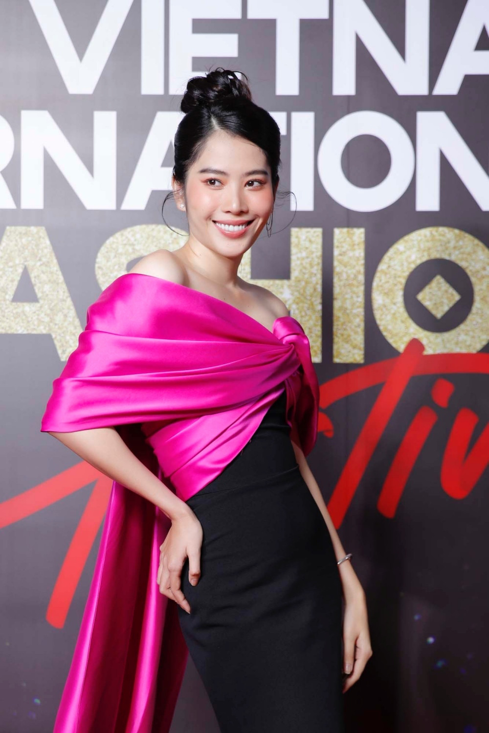 Nhìn Nam Em đụng hàng với Hoa hậu Đỗ Mỹ Linh mới thấy quan trọng vẫn là thần thái ảnh 3