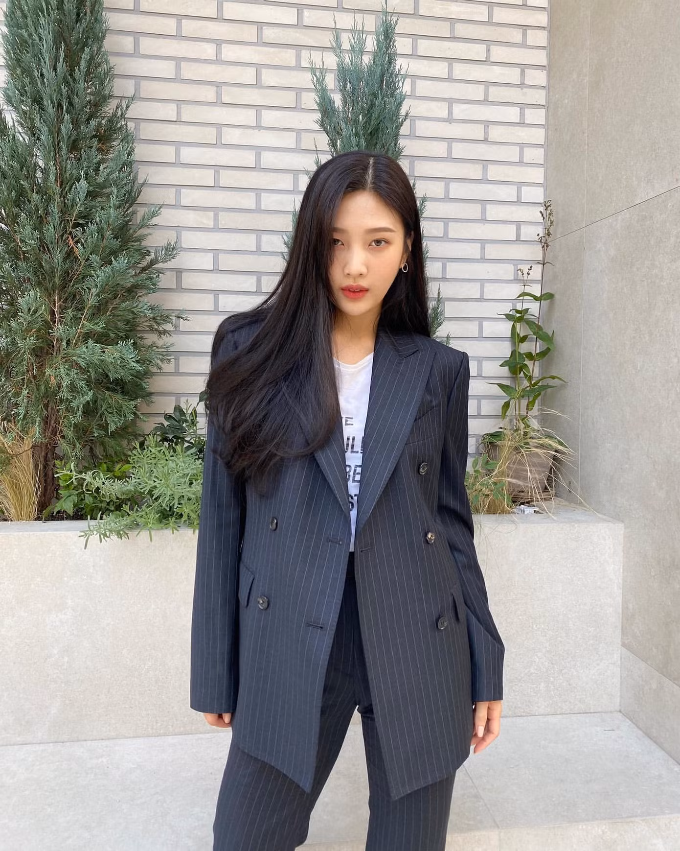 Chiếc áo thun này có gì bất thường mà khiến Joy (Red Velvet) bị chỉ trích dữ dội? ảnh 2