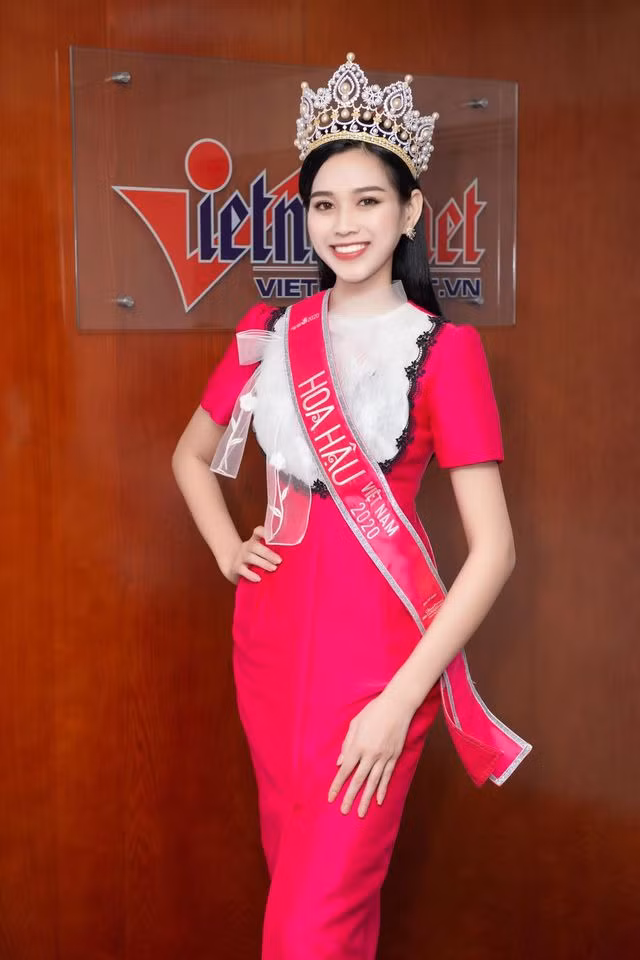 Những kiểu váy tôn vóc dáng cực phẩm của Đỗ Thị Hà, riêng 2 mẫu này Hoa Hậu cần né xa ảnh 8