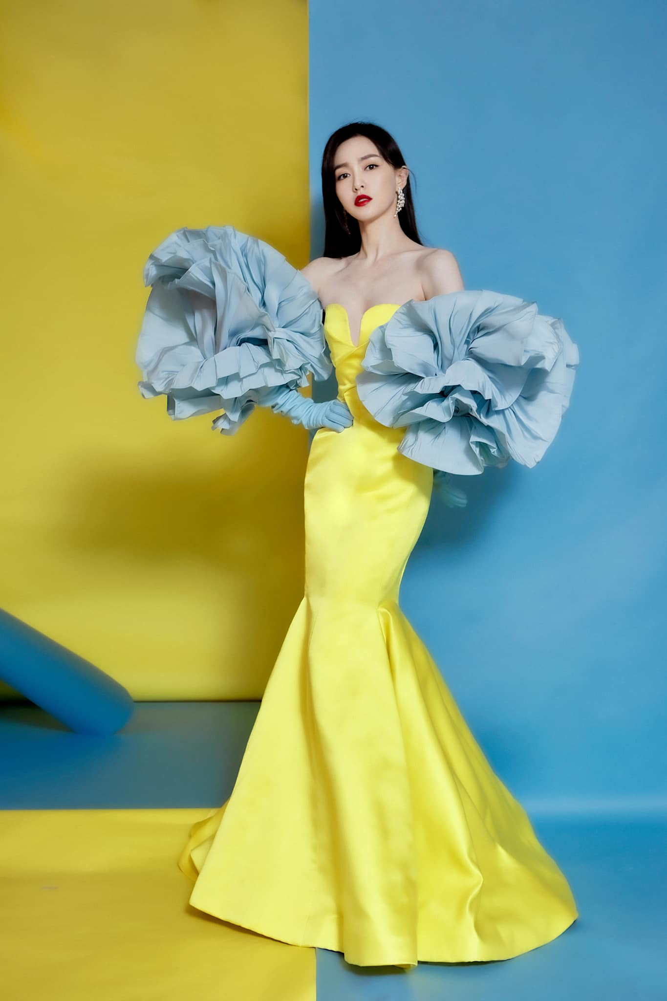 Màu vàng lên ngôi tại Đêm hội Weibo: Do vô tình đụng hàng hay là xu hướng mới? ảnh 6