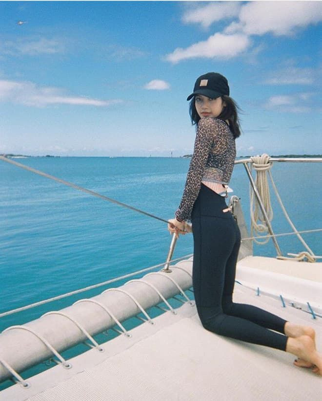 Dù diện đồ bơi kín đáo hay mát mẻ thì sao Hàn vẫn kịp khoe đường cong quyến rũ ảnh 7