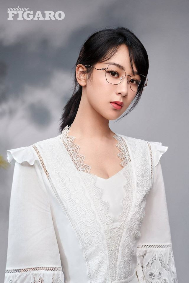 Cư dân mạng sốc với clip Dương Tử lộ gương mặt sưng, cứng đờ: Sự thật là? ảnh 1