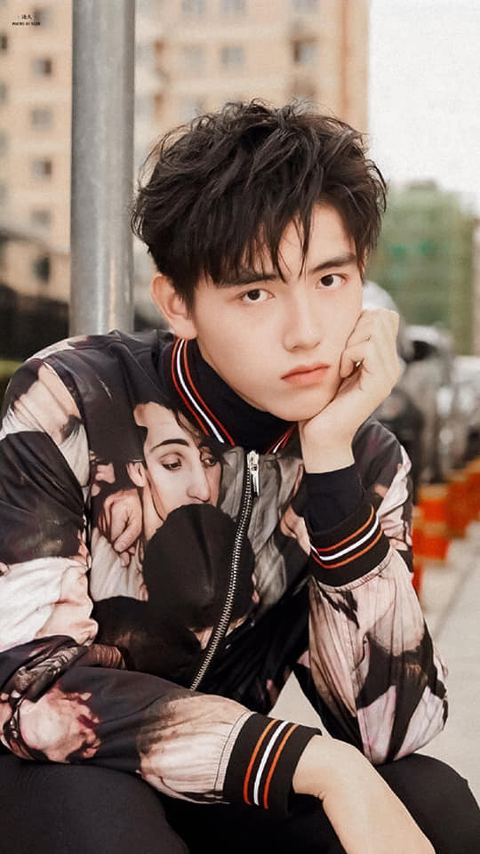 Những chàng trai xứng danh “cực phẩm rồng vàng” showbiz Trung, vừa đẹp vừa giỏi! ảnh 6