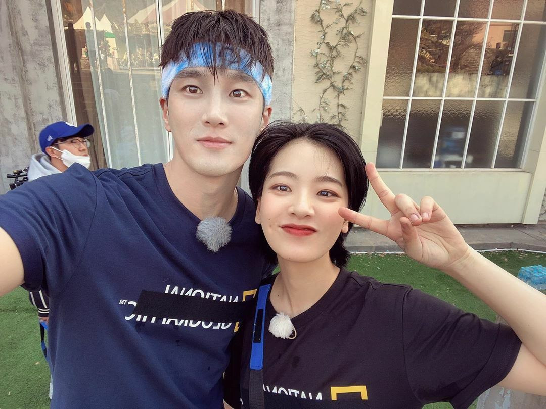 Sao Hàn 24H: Ahn Bo Hyun tham gia Running Man, Tzuyu chụp selfie tiến bộ vượt bậc ảnh 2