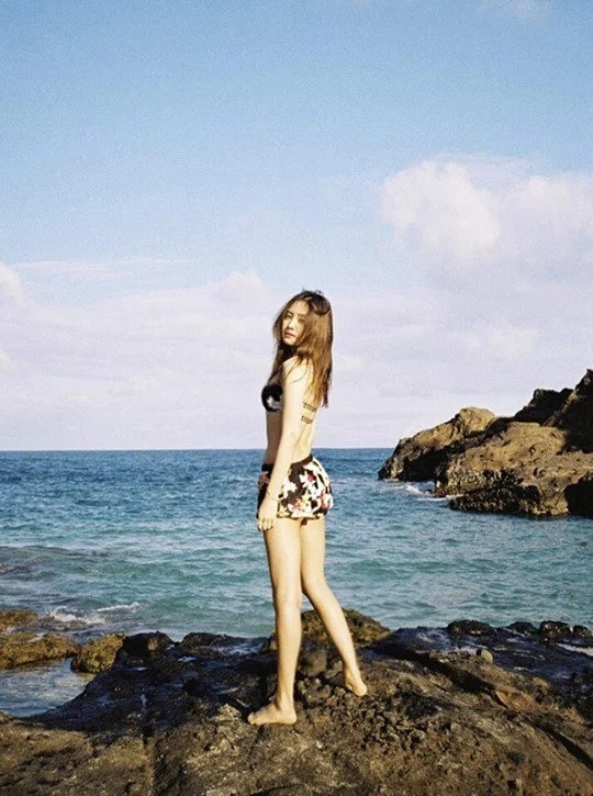 Dù diện đồ bơi kín đáo hay mát mẻ thì sao Hàn vẫn kịp khoe đường cong quyến rũ ảnh 8