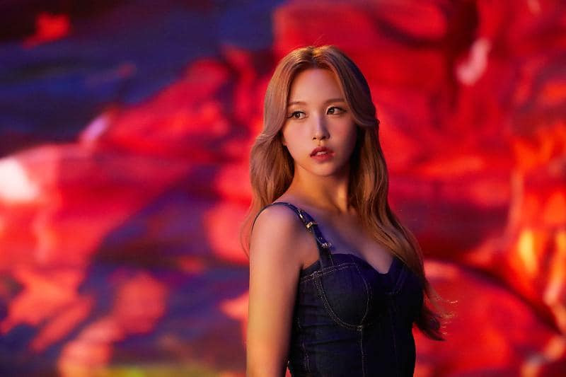 Mina (TWICE) khiến fan sửng sốt với khả năng biến hình: Công chúa hay ác nữ đều cân được ảnh 5