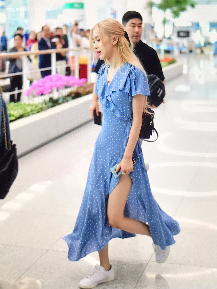 Học ngay Rosé ba tuyệt chiêu chọn đồ giúp biến chân vòng kiềng thành chân thẳng ảnh 9