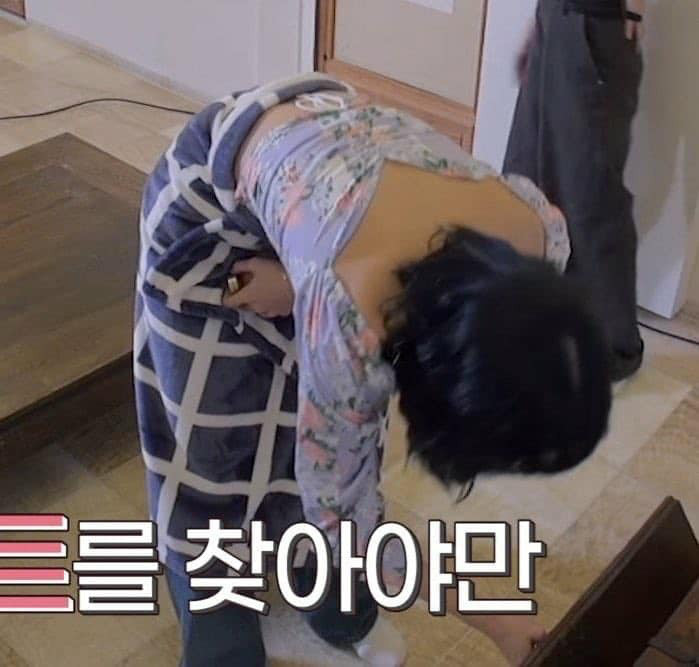 Ai cũng phải khen ngợi khi biết nguyên nhân khiến Lisa (BLACKPINK) mặc ngược chiếc áo này ảnh 5