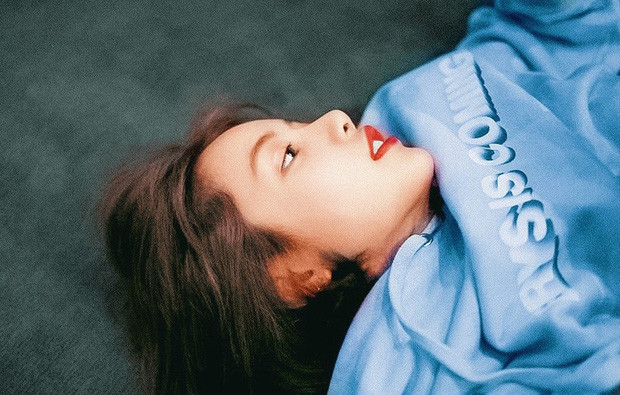 Chỉ có thể là Lisa: Thả nhẹ bức ảnh “không tóc mái” cũng leo thẳng lên Top Trending ảnh 3