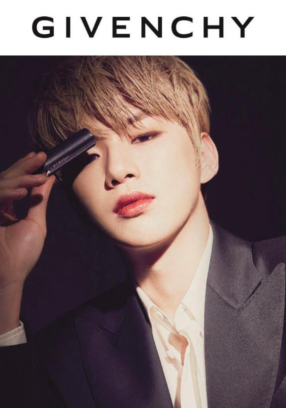 Không phải các mỹ nhân K-Pop, nam idol mới là người mẫu quảng cáo mỹ phẩm đắt hàng ảnh 2