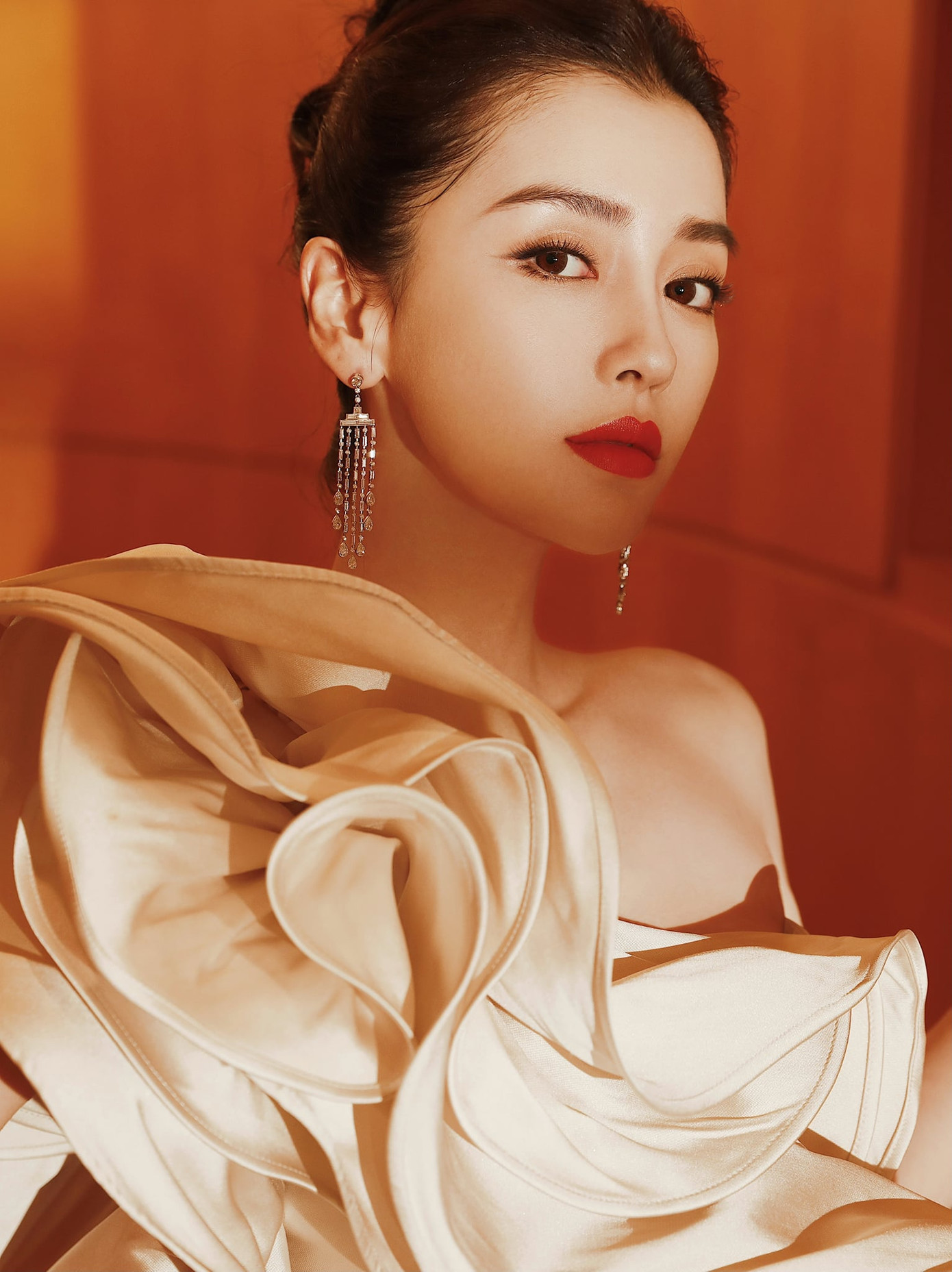 Đến cả “nữ hoàng thảm đỏ” Angela Baby cũng mắc lỗi trang phục vì ham lấn át người khác ảnh 7