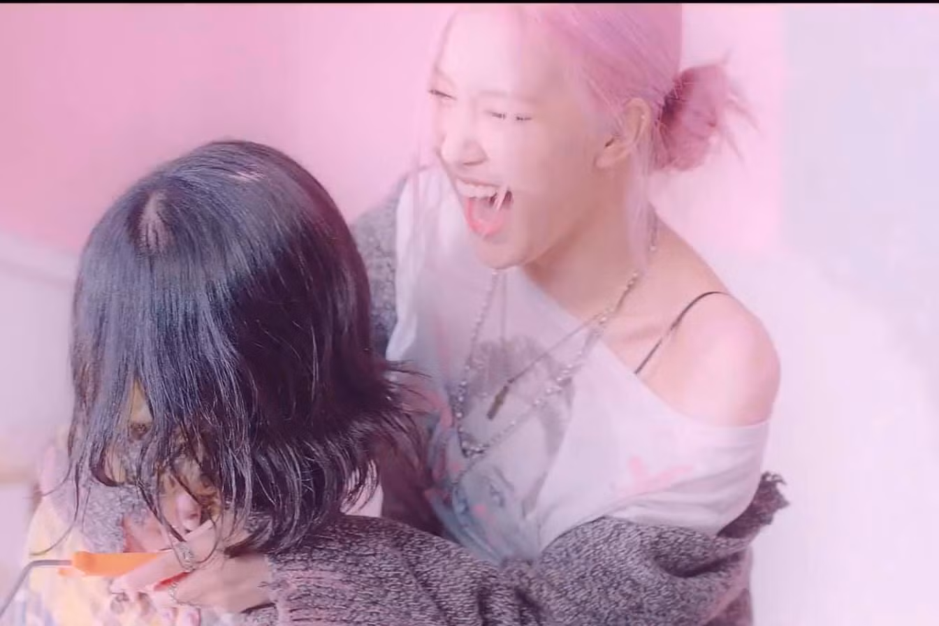 Diễn cảnh tình cảm quá ngọt trong Lovesick Girls, Rosé bị nghi hẹn hò với mỹ nam YG Ent ảnh 4