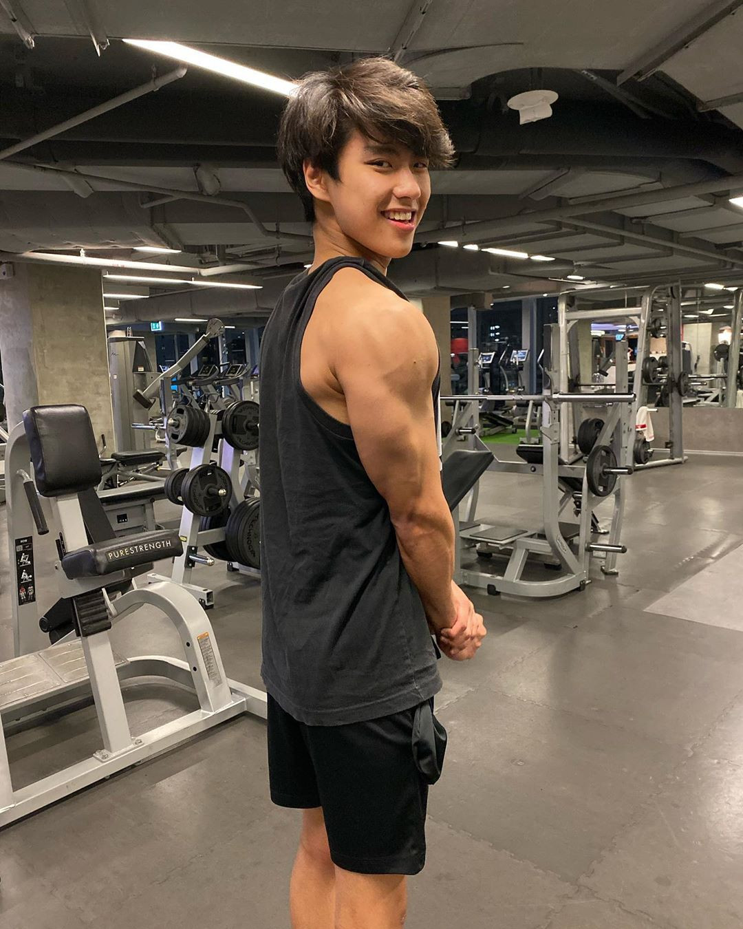 Cực phẩm Ohm Pawat cùng 20 điều đáng yêu khiến trái tim fangirl đổ liêu xiêu ảnh 8