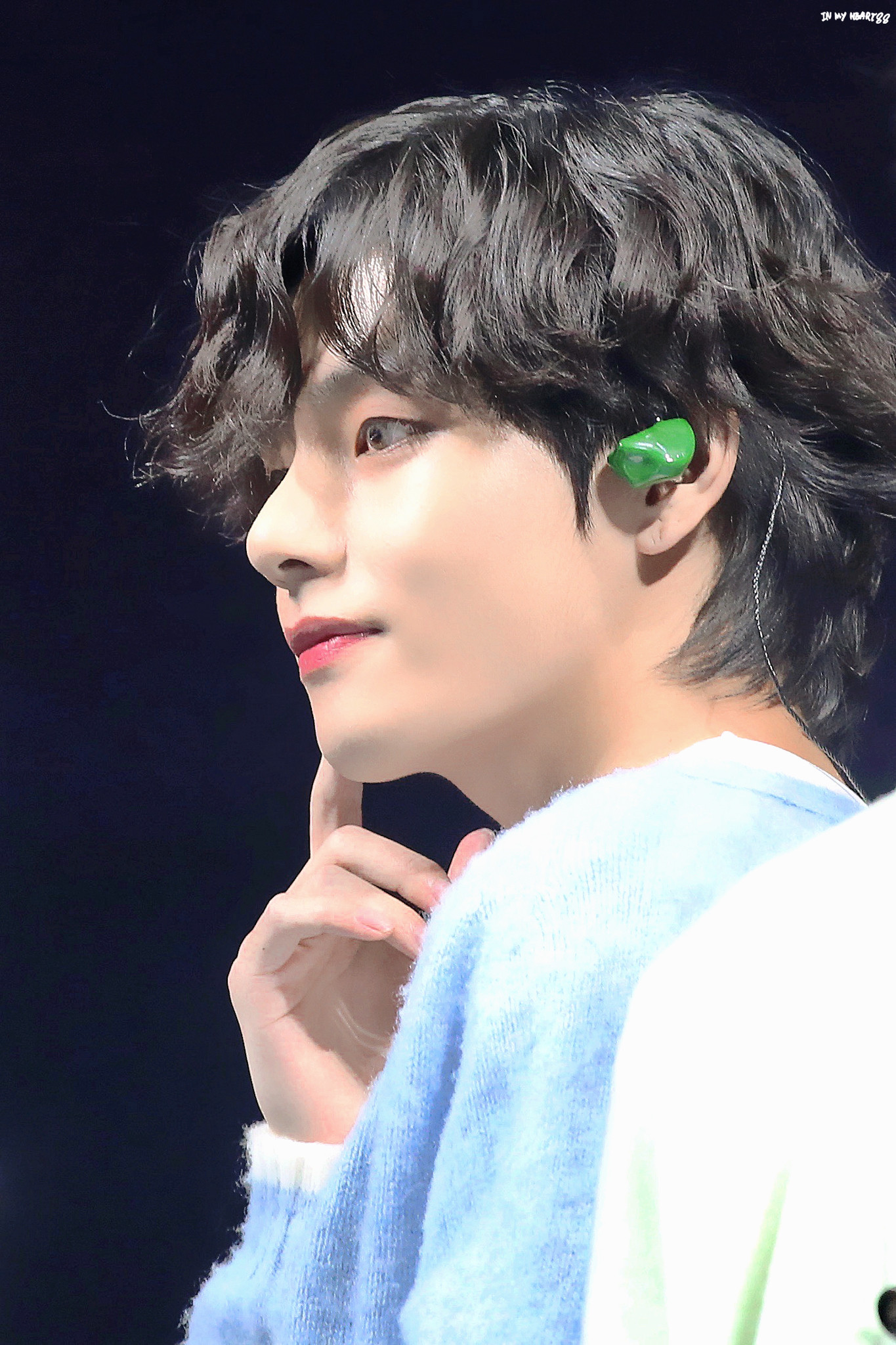 Chỉ có thể là V: Đẹp trai tới nỗi hàng loạt fansite idol khác không thể cầm lòng ảnh 6