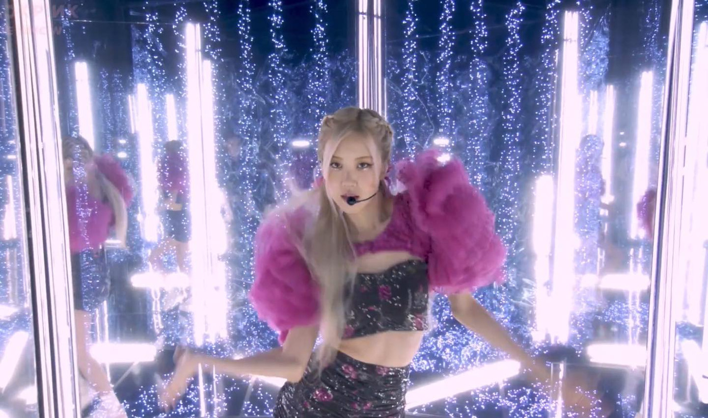 Diện váy hoa sau Sunmi nhưng Rosé lại ghi điểm nhờ pha cắt chỉnh đơn giản mà hiệu quả ảnh 4