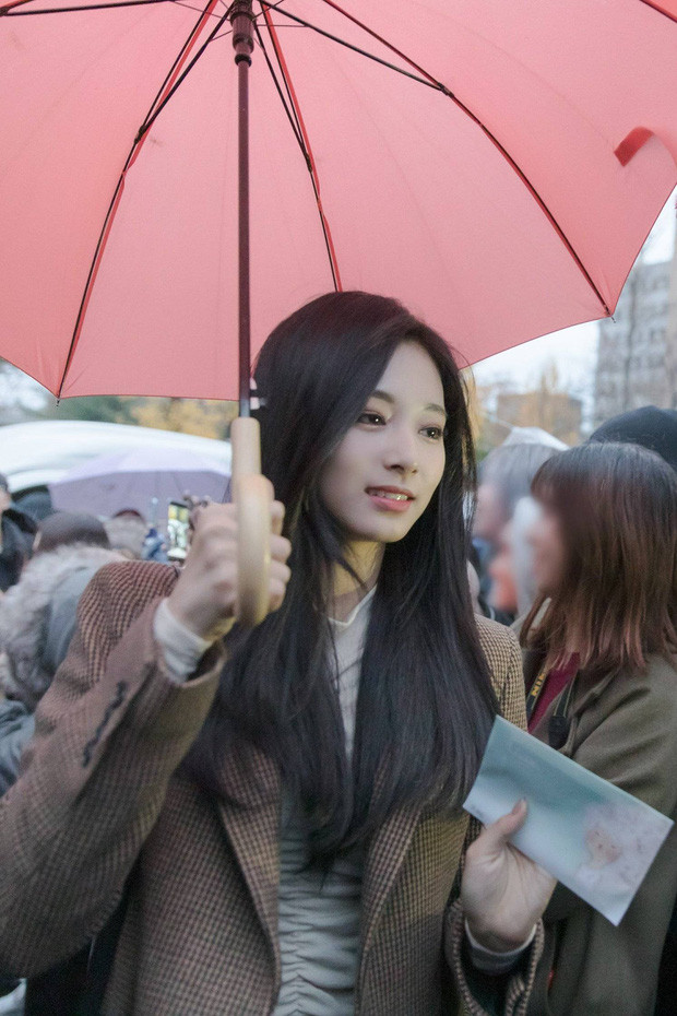 Ngược đời như Tzuyu (TWICE): Gặp bên ngoài còn xinh đẹp hơn ảnh đã qua chỉnh sửa ảnh 7