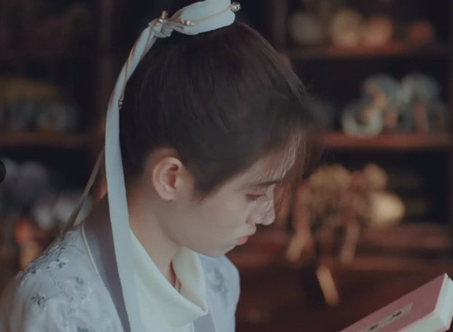 Tóc mái bất biến của Lisa (BLACKPINK) không thể so với “thiên hạ vô địch” Cúc Tịnh Y ảnh 4