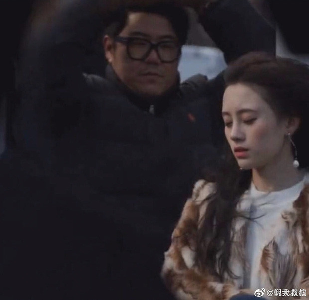 Tóc mái bất biến của Lisa (BLACKPINK) không thể so với “thiên hạ vô địch” Cúc Tịnh Y ảnh 3