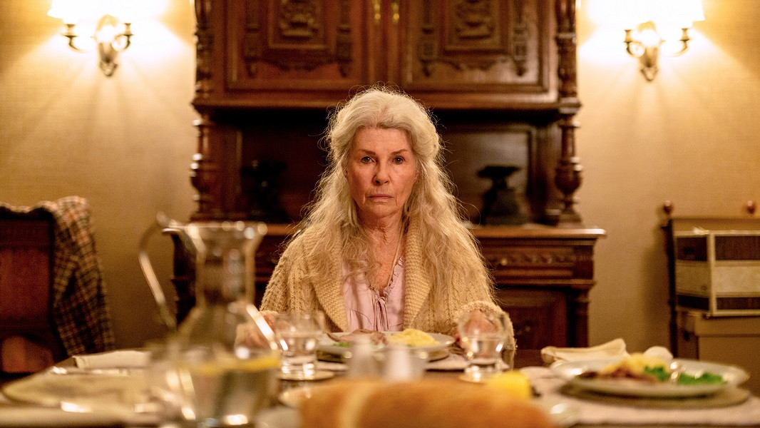 Sau “Avengers”, anh em nhà Russo trở lại cực thành công với “Tàn Tích Quỷ Ám” ảnh 3