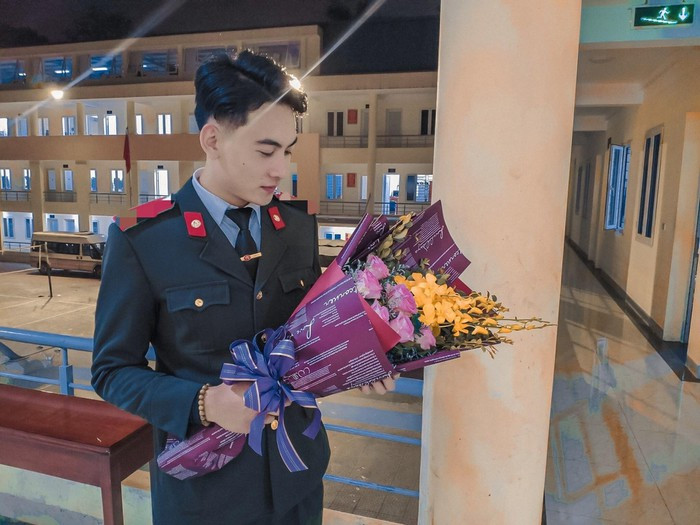 “Chiến sĩ soái ca” Phùng Thế Văn: Đã trót yêu thì mọi tiêu chí đều vô nghĩa cả ảnh 4