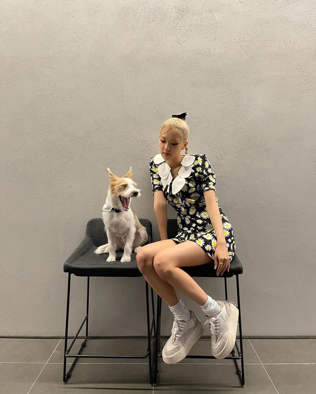 Đồ hiệu không thiếu nhưng Rosé miệt mài rút ví cho một loại trang phục ít ai quan tâm ảnh 1