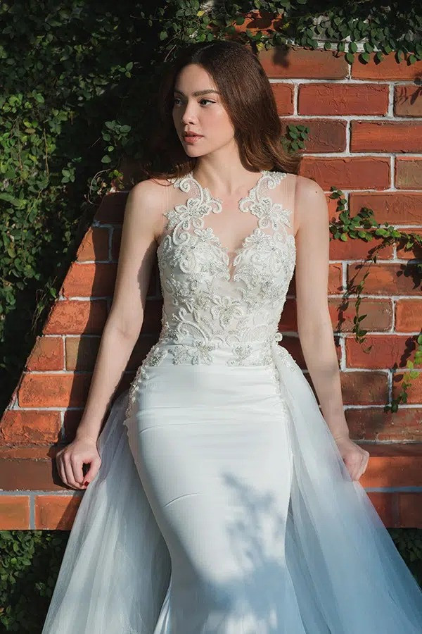 Soi váy cưới của Hồ Ngọc Hà trong bộ ảnh “rất giống ảnh cưới”: Đơn giản mà cực kiêu sa! ảnh 1