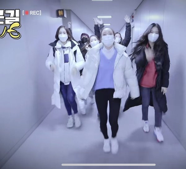 Khéo léo như STAYC: Biến nhược điểm “con nhà nghèo” thành ưu điểm được netizen khen ngợi ảnh 5